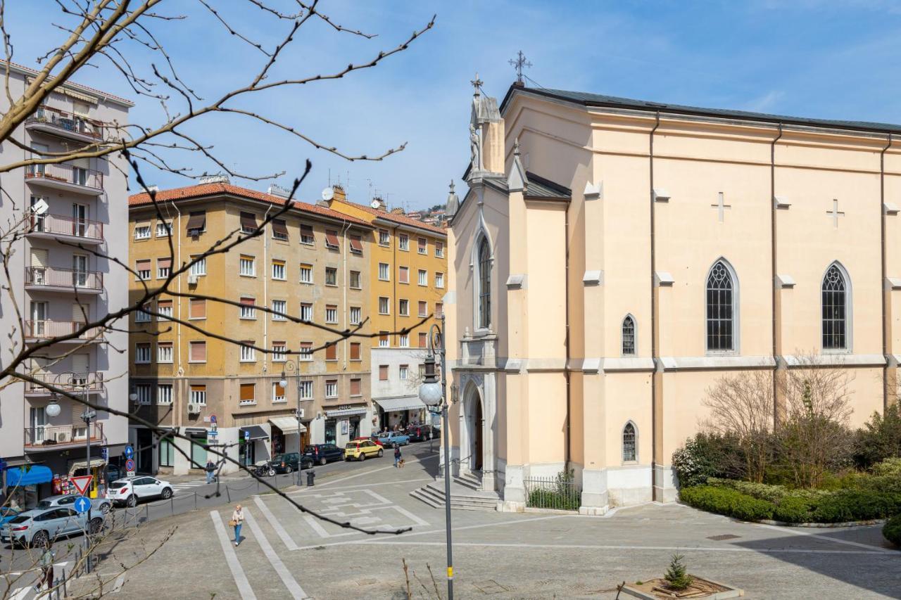 Suite Foscolo, In Piazza A Трієст Екстер'єр фото